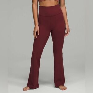 Lululemon Groove Super-High-Rise Flared Pant *Nulu
Red Merlot